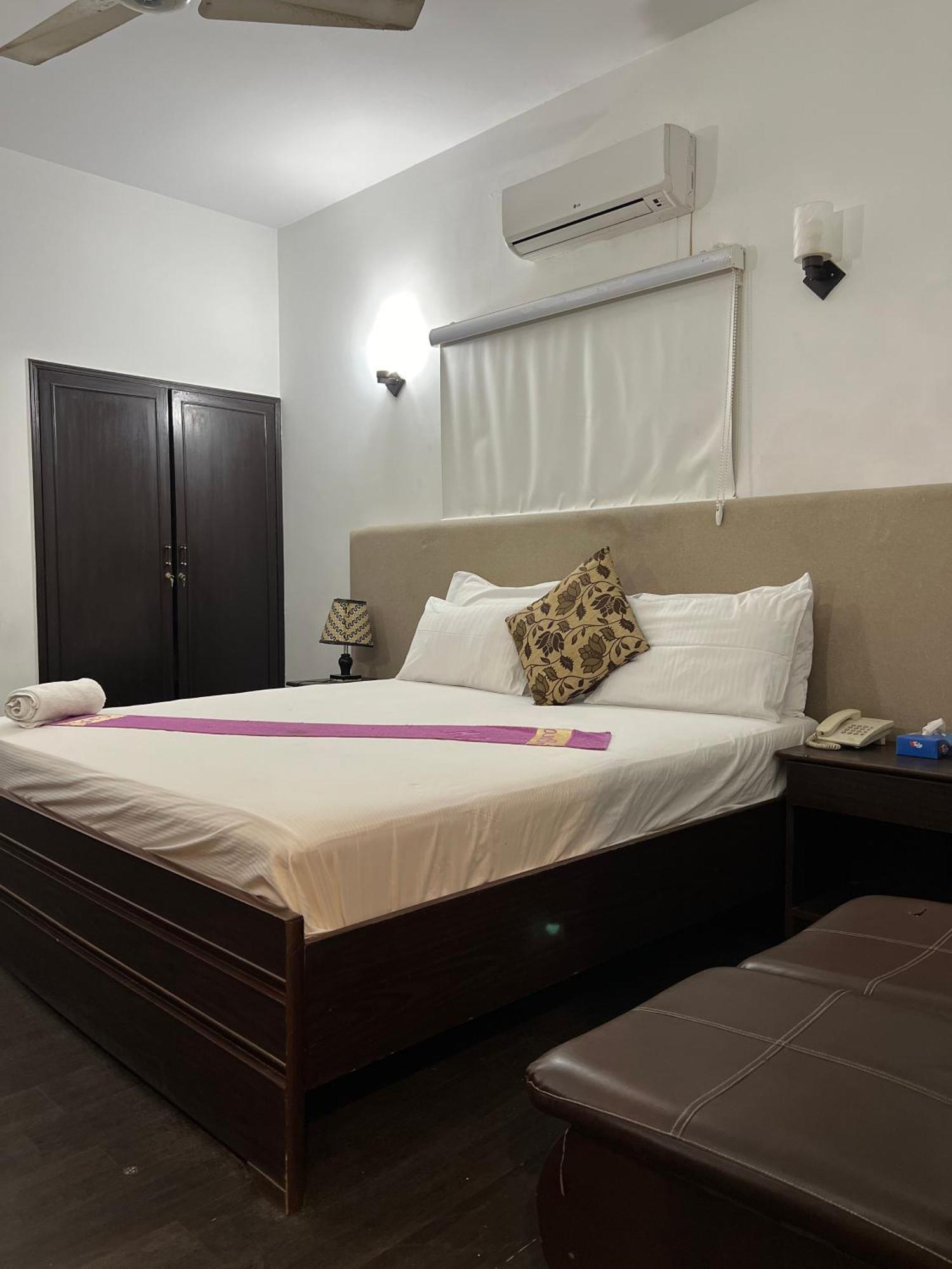 Hotel Hilton Bayview Lnn Karachi Esterno foto