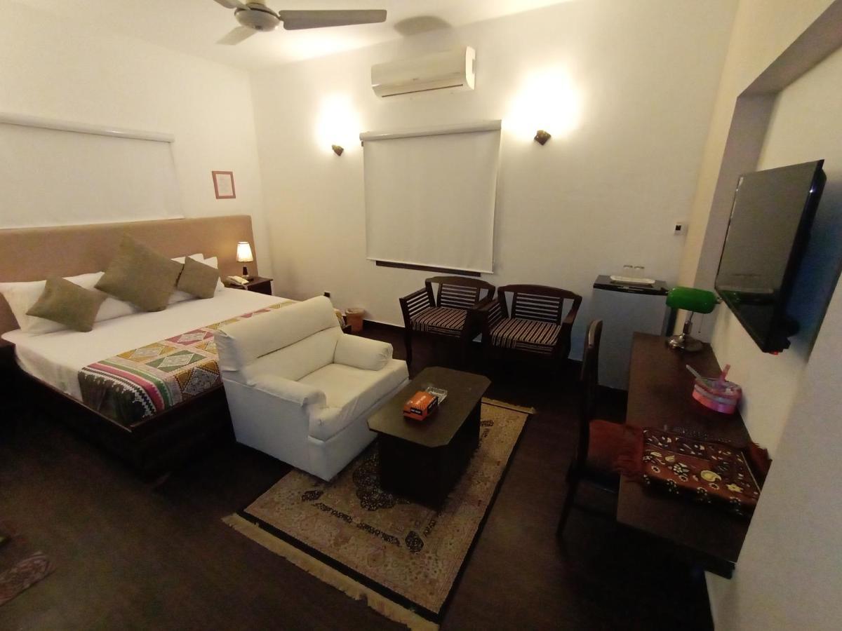 Hotel Hilton Bayview Lnn Karachi Esterno foto
